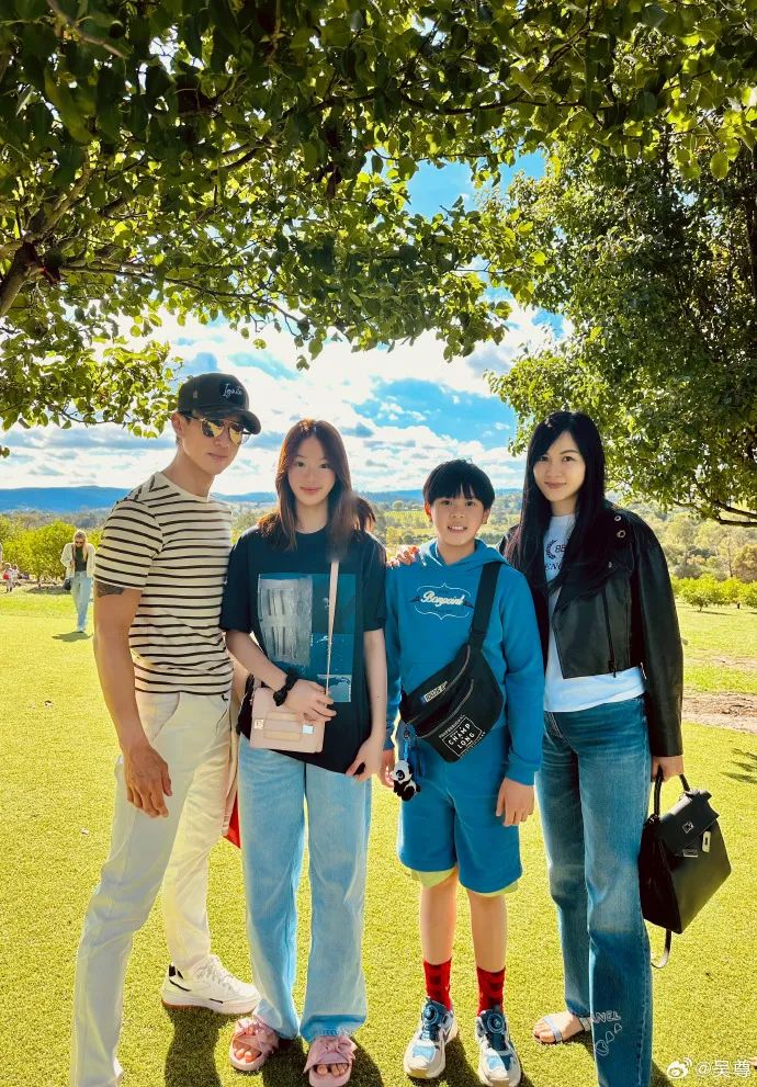 吴尊女儿neinei晒照 手臂肌肉线条被赞健康美